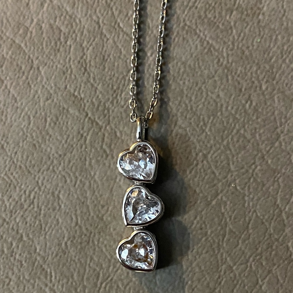 Charmed Aroma | Silver Hearts Necklace
